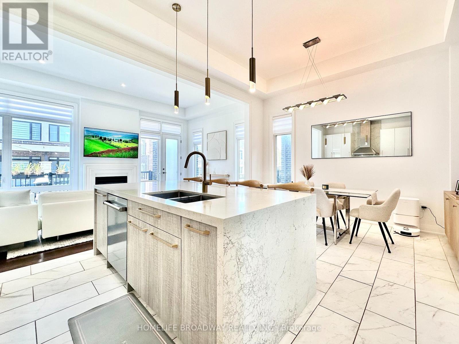 300 King Road Property Photo 7