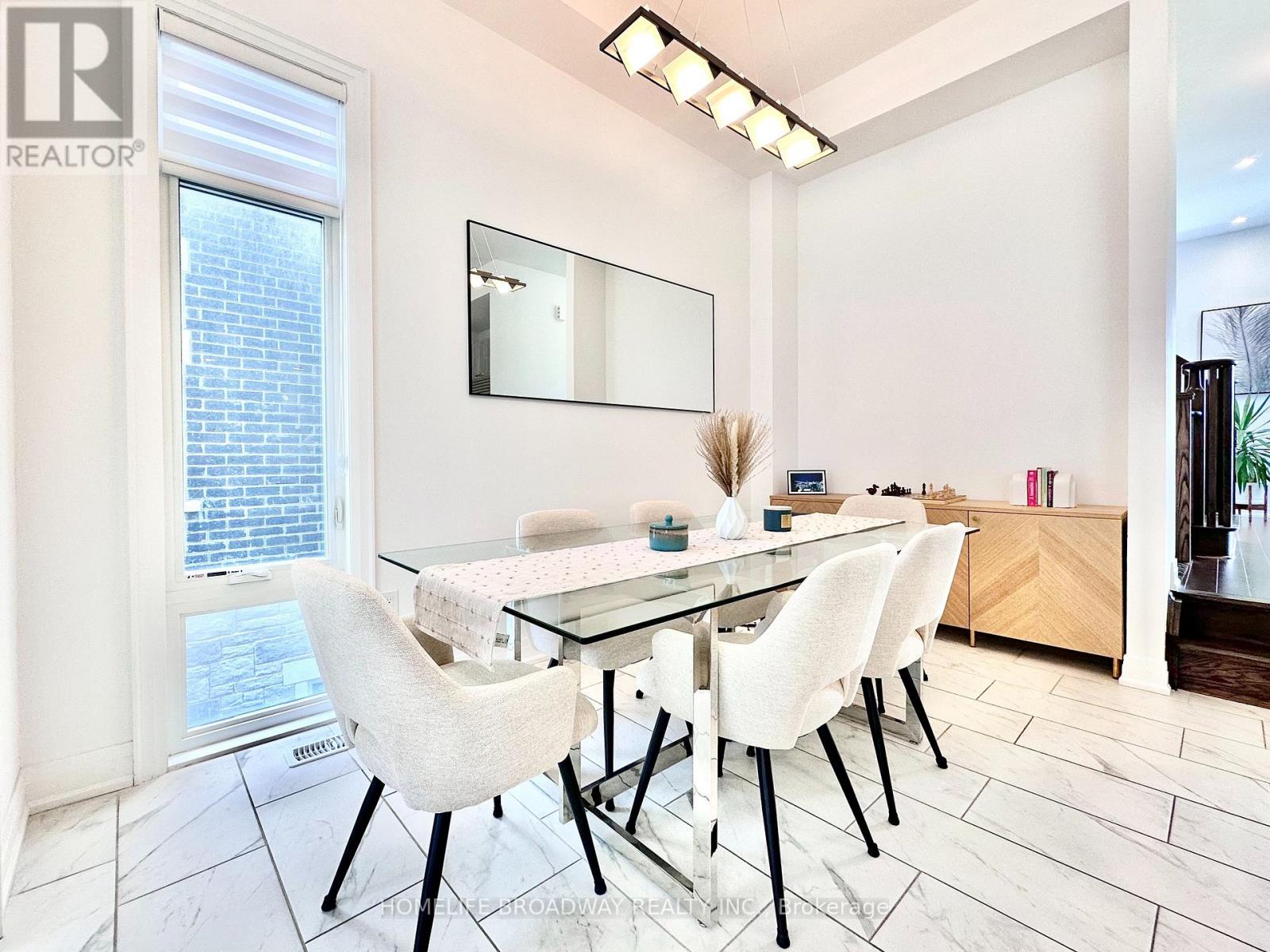 300 King Road Property Photo 8