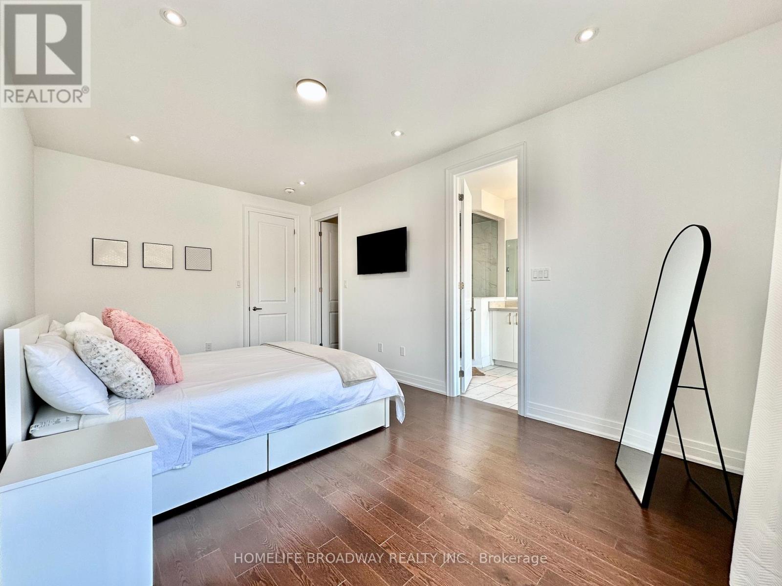 300 King Road Property Photo 24