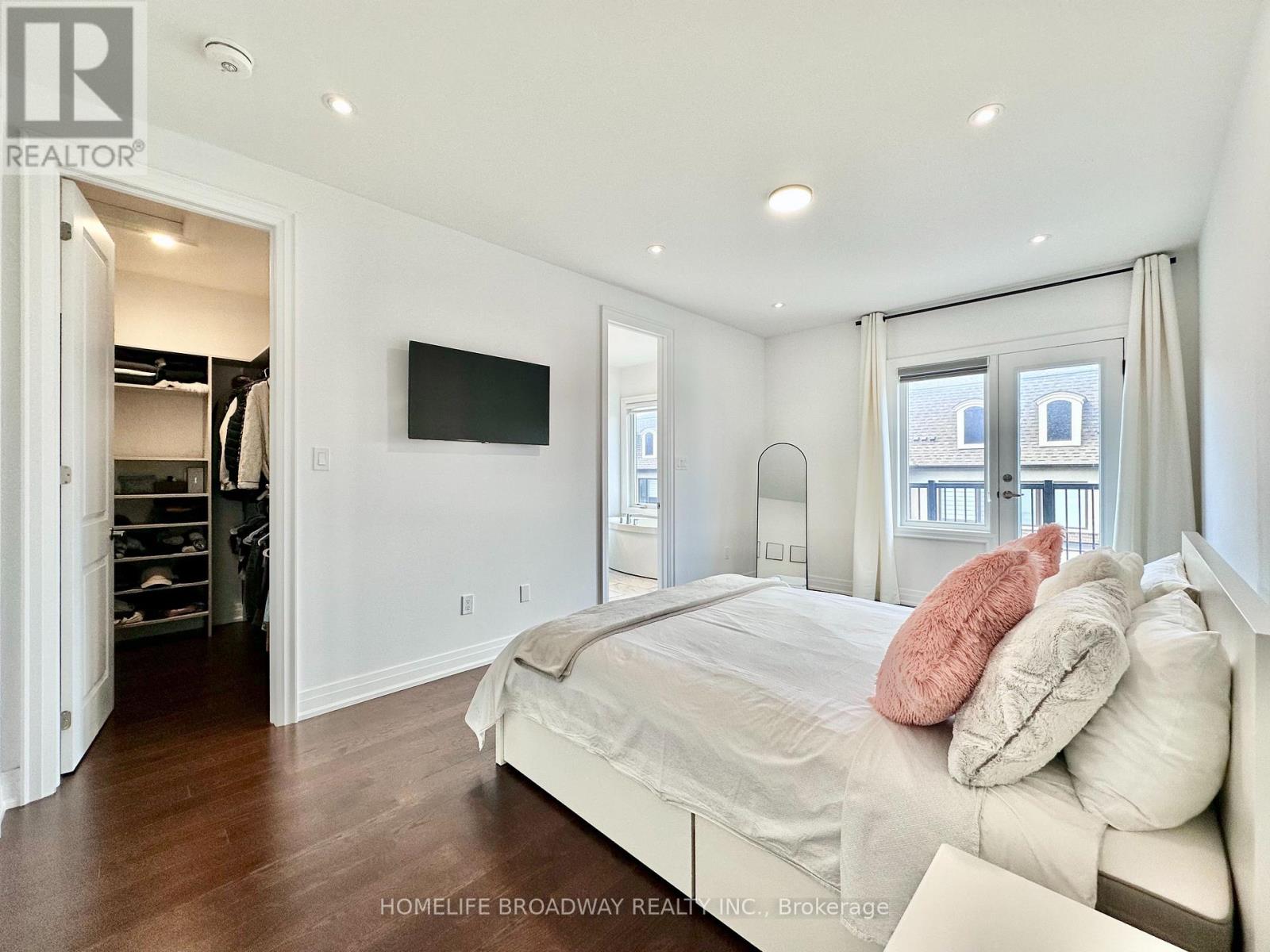 300 King Road Property Photo 25
