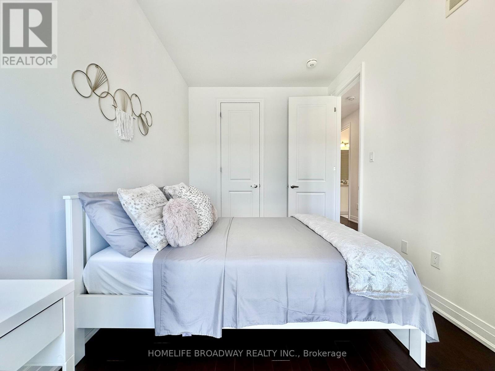 300 King Road Property Photo 33