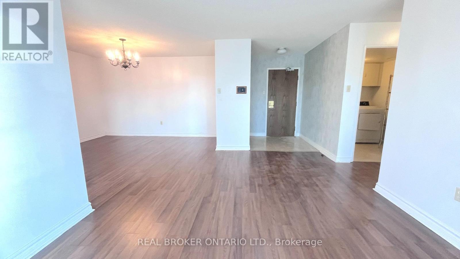 509 - 333 Clark Avenue W Property Photo 2