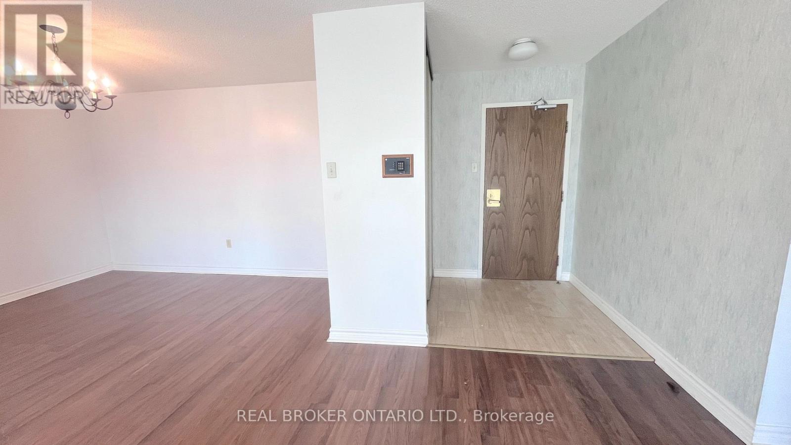 509 - 333 Clark Avenue W Property Photo 3