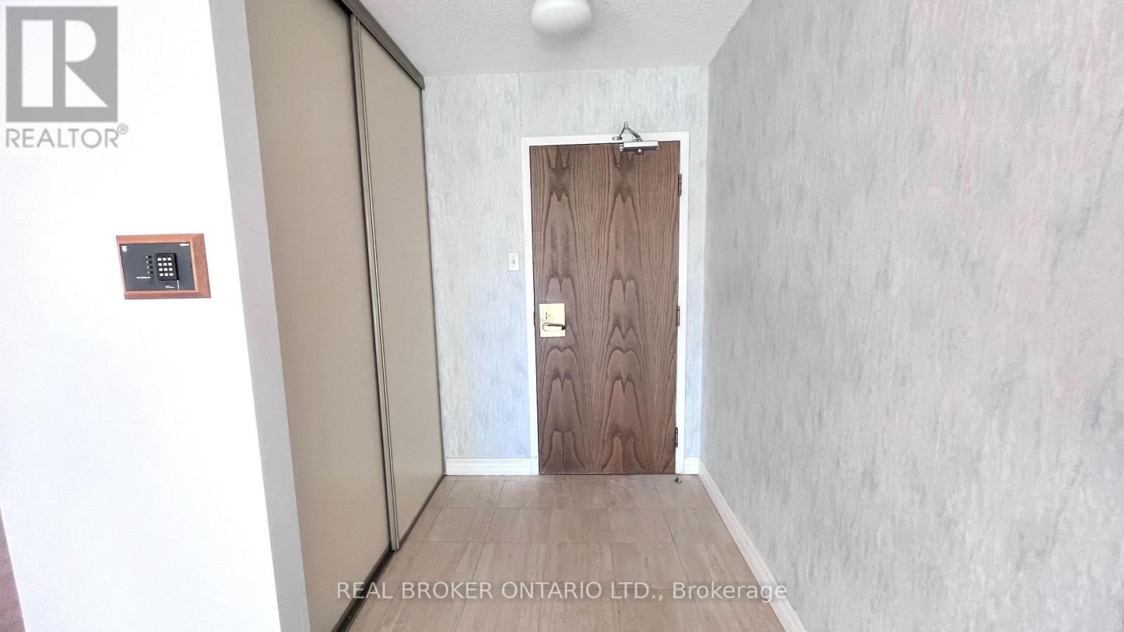 509 - 333 Clark Avenue W Property Photo 4