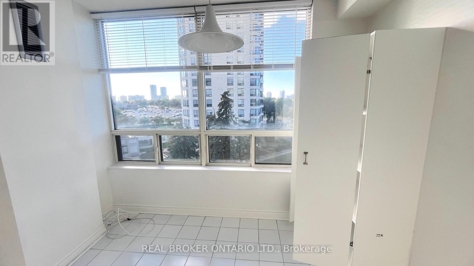 509 - 333 Clark Avenue W Property Photo 10