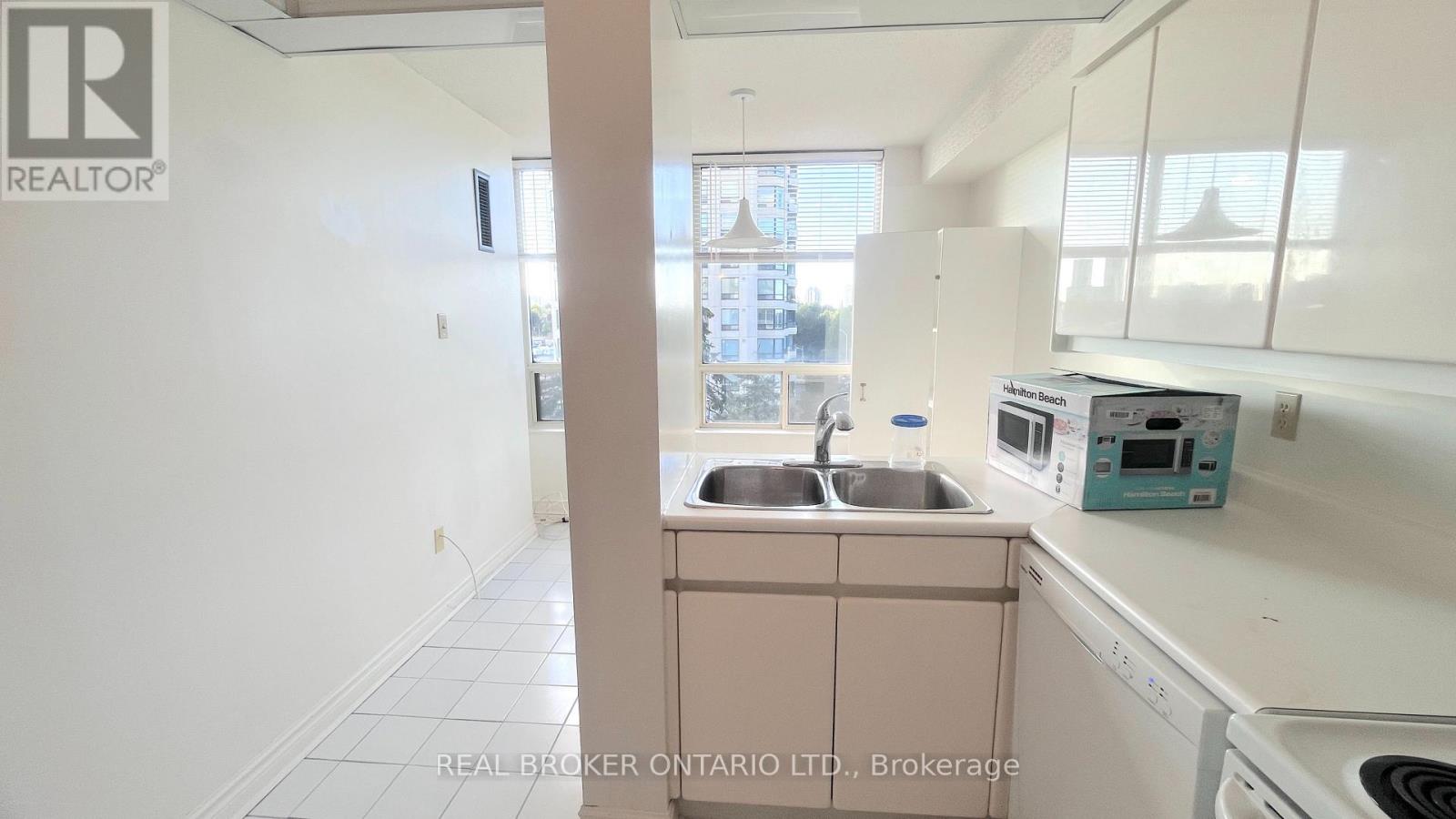 509 - 333 Clark Avenue W Property Photo 11