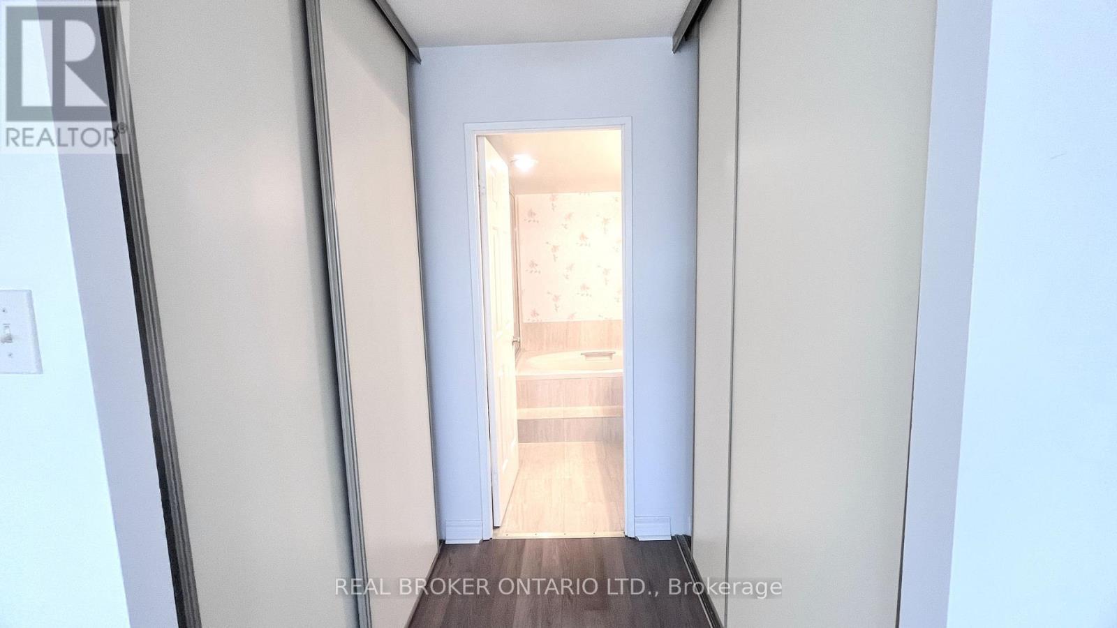509 - 333 Clark Avenue W Property Photo 15