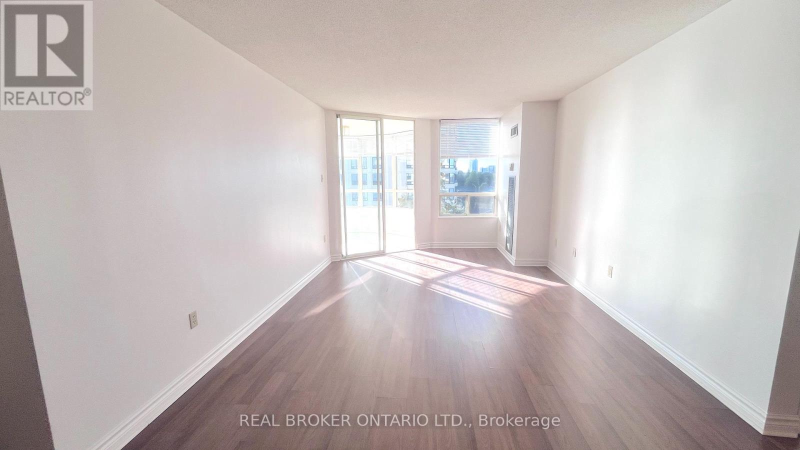 509 - 333 Clark Avenue W Property Photo 20