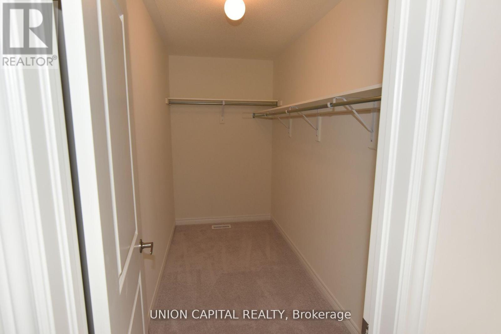 1378 Davis Loop N Property Photo 7