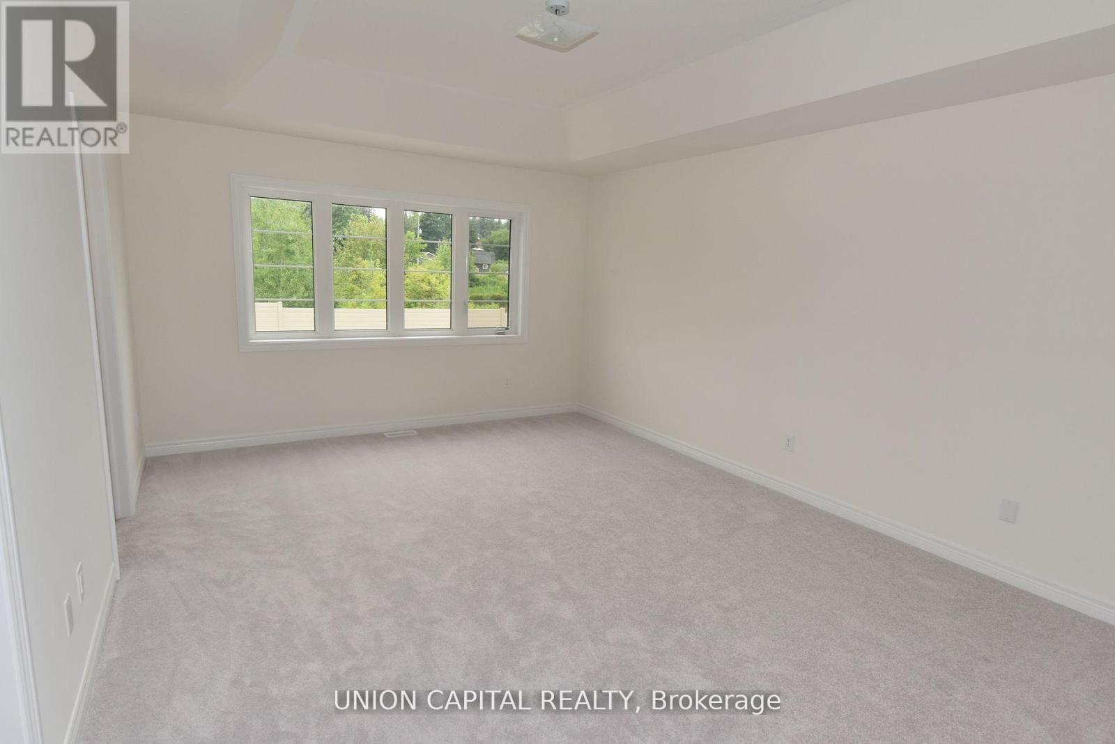 1378 Davis Loop N Property Photo 8