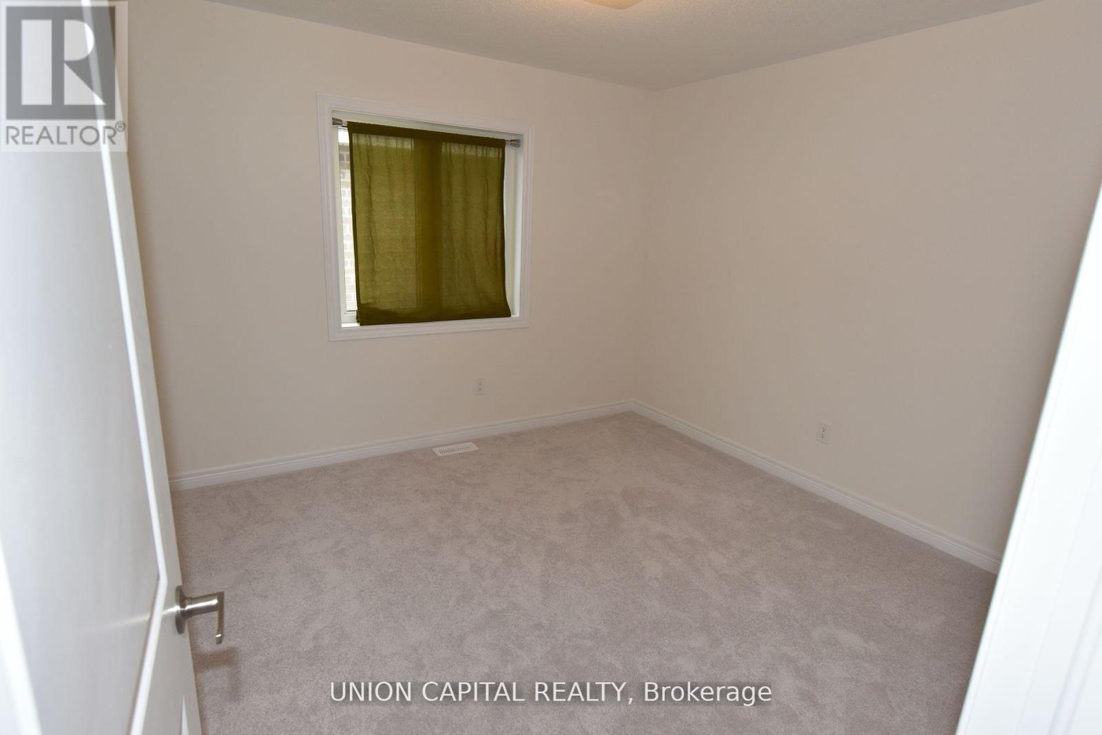 1378 Davis Loop N Property Photo 9