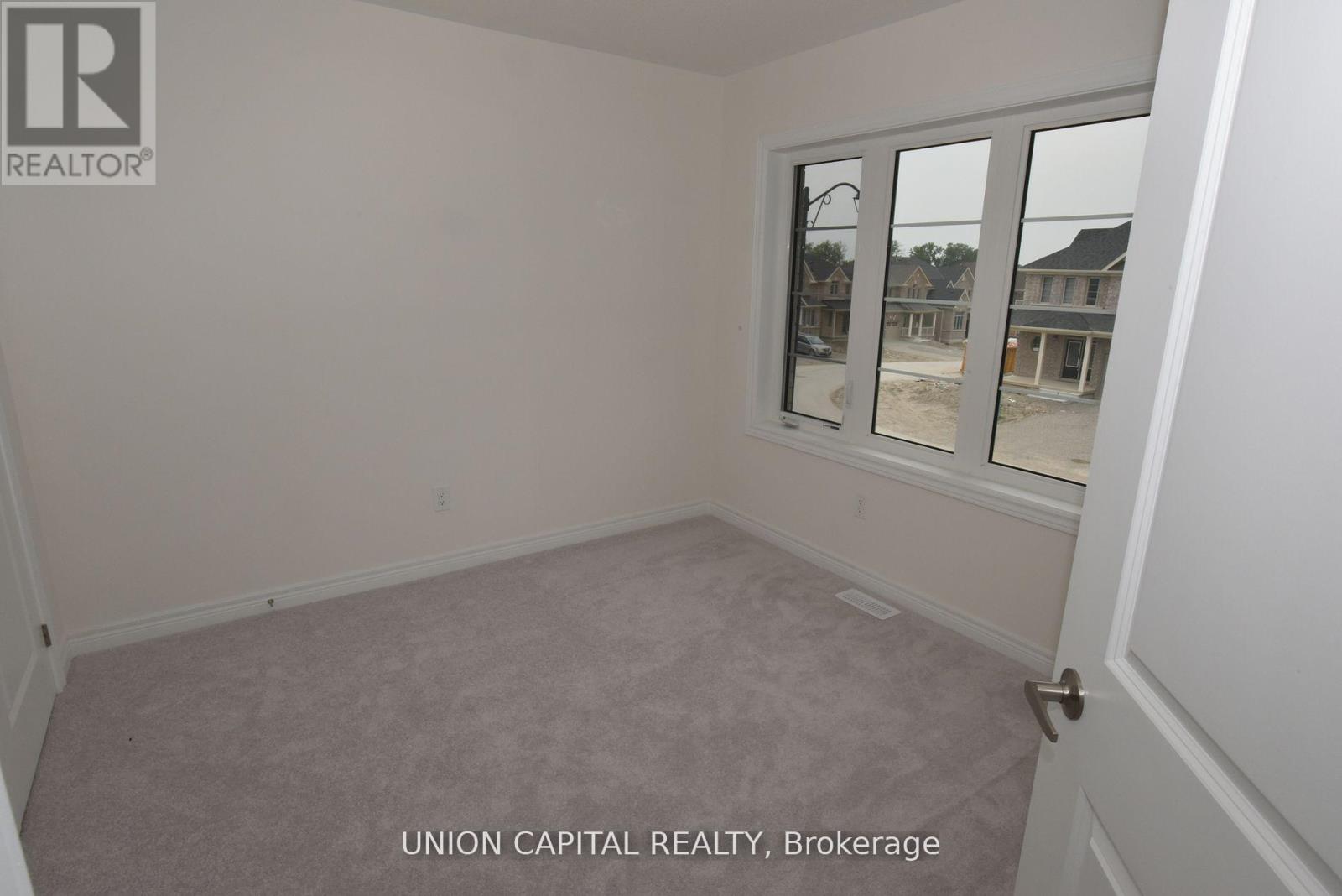 1378 Davis Loop N Property Photo 12