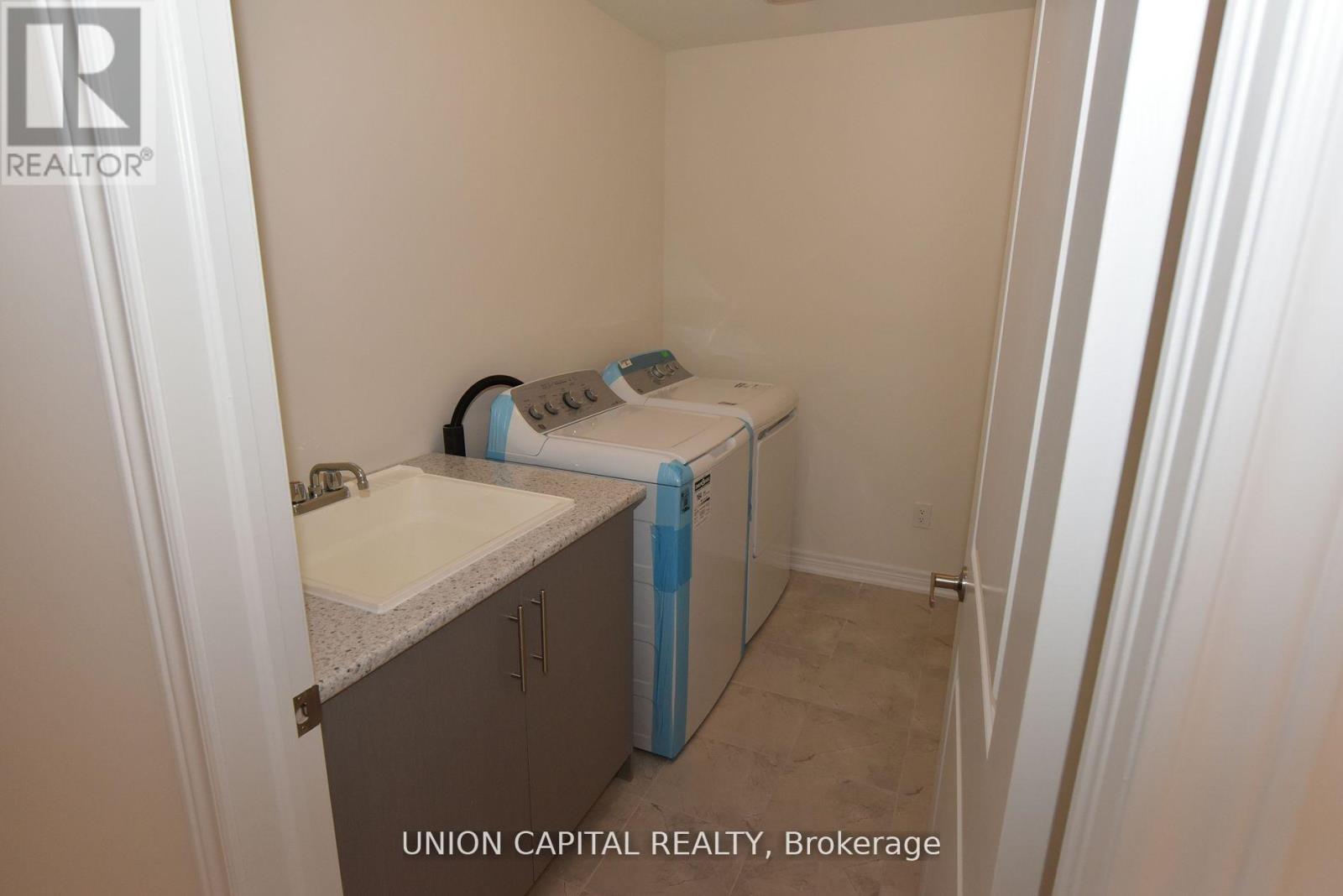 1378 Davis Loop N Property Photo 13