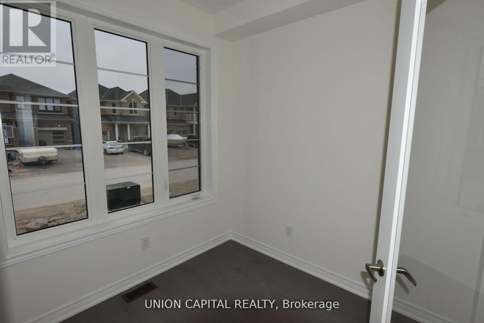 1378 Davis Loop N Property Photo 14