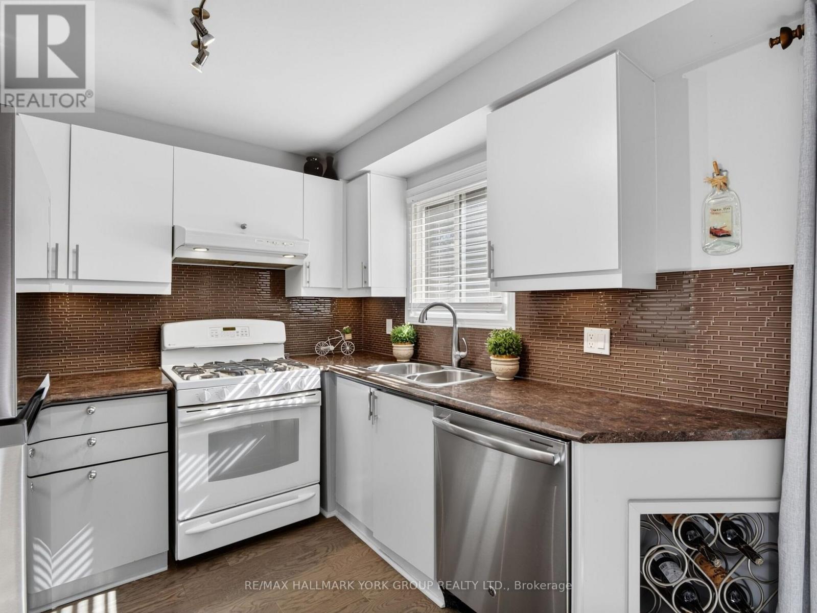32 - 315 Wilkes Court Property Photo 12