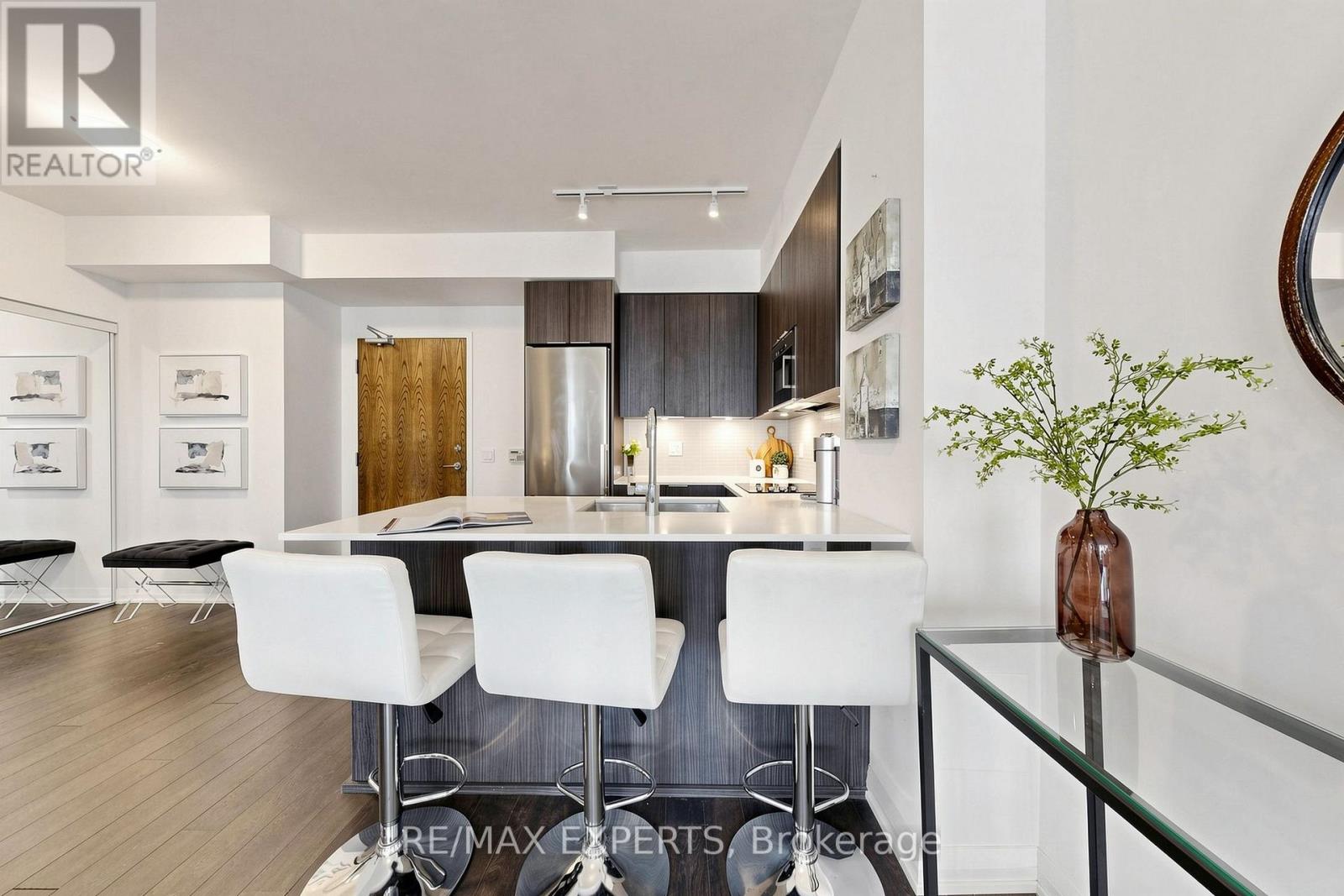 302 - 99 Eagle Rock Way Property Photo 12