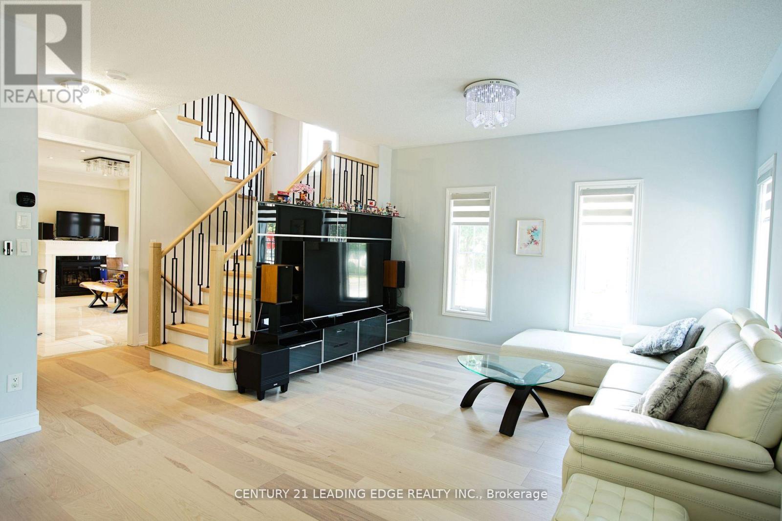 648 South Unionville Avenue Property Photo 9