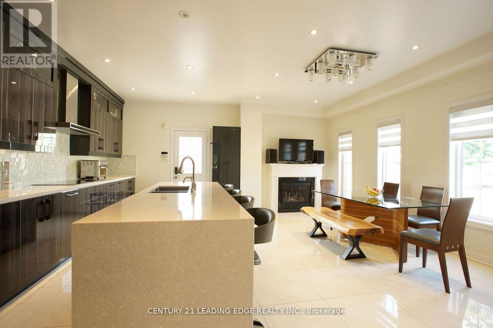 648 South Unionville Avenue Property Photo 11