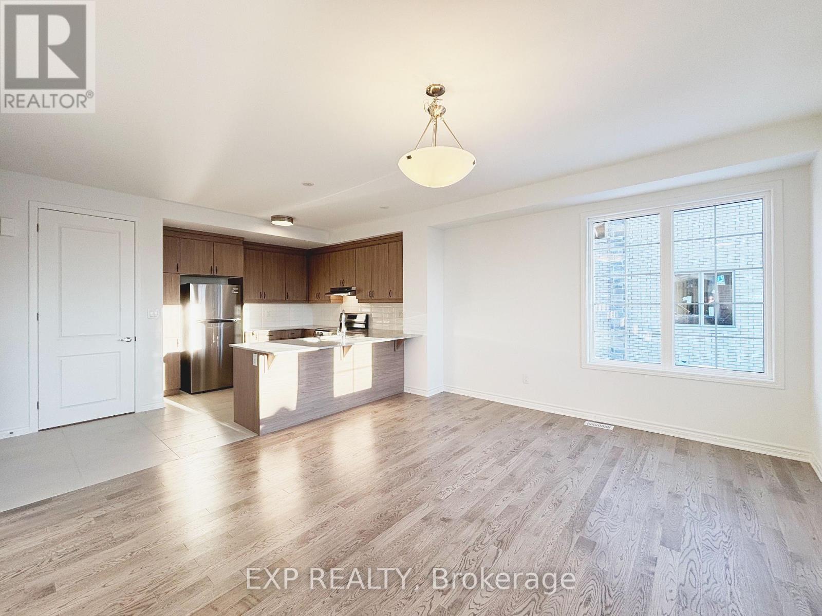 124 Azure Drive Property Photo 4