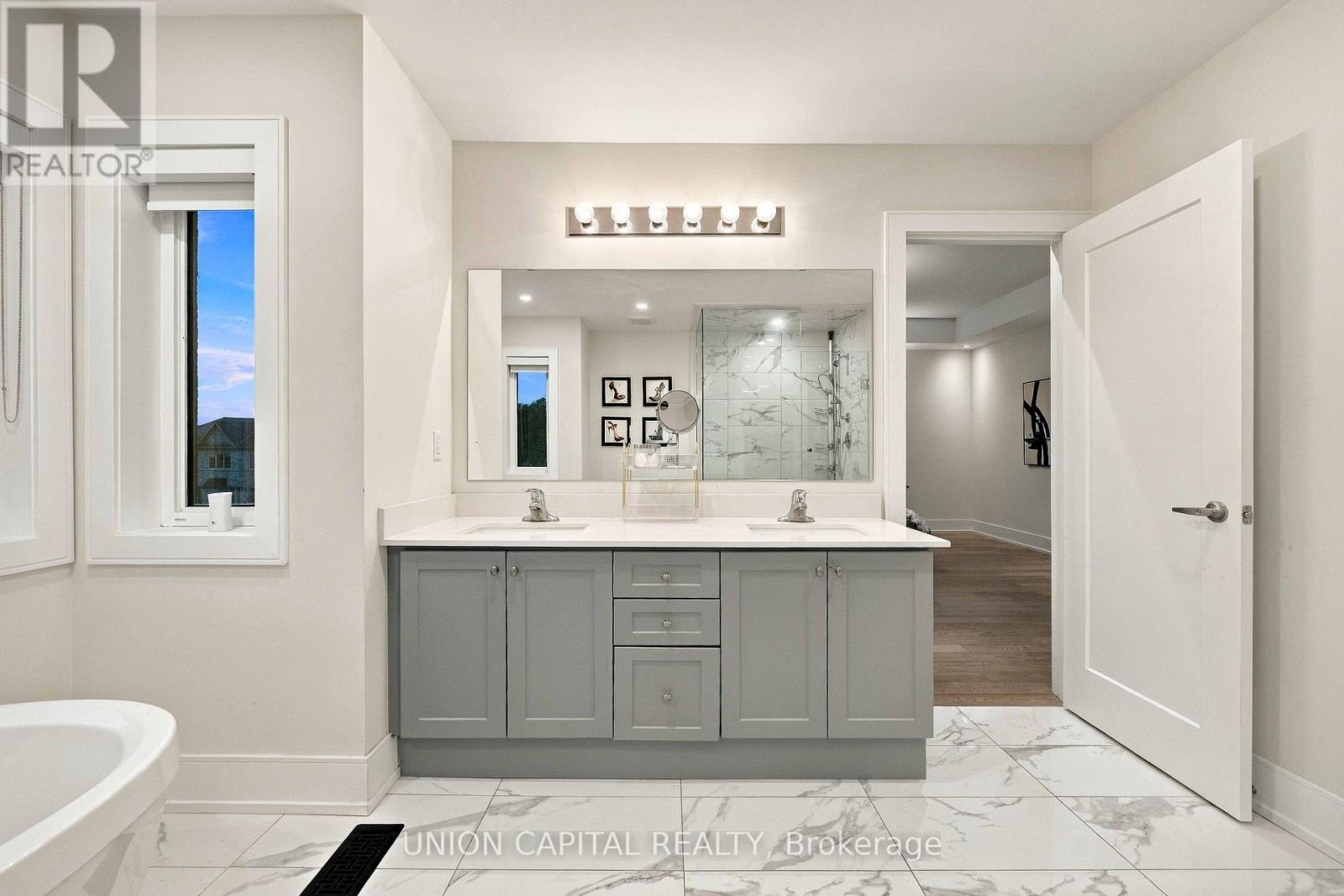 297 Seaview Heights Property Photo 21