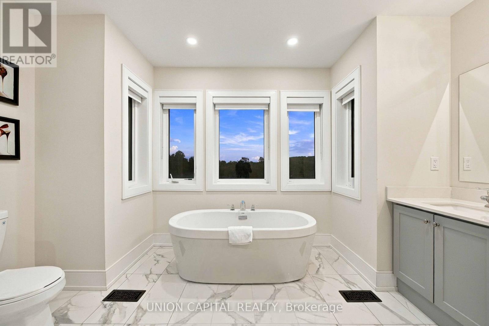 297 Seaview Heights Property Photo 22