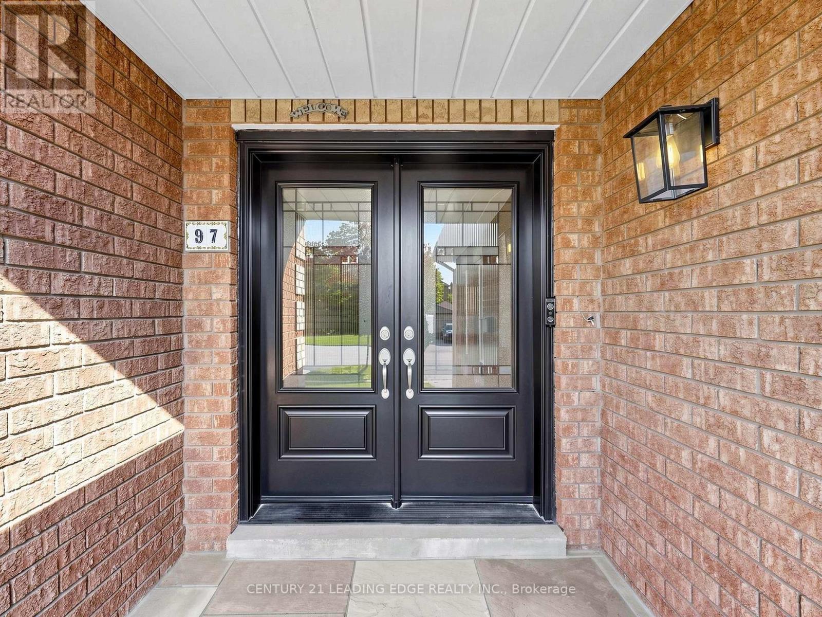97 Tulip Street Property Photo 4