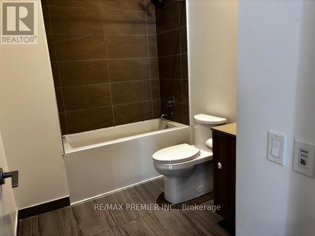 Th 20 - 7 Buttermill Avenue Property Photo 7