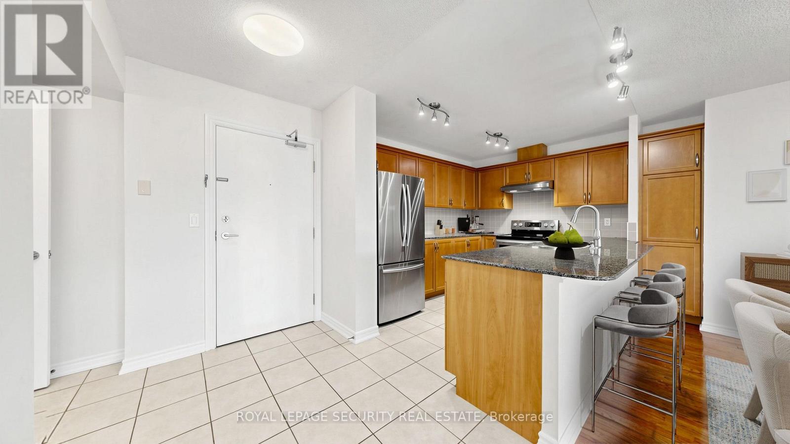 406 - 8026 Kipling Avenue Property Photo 19