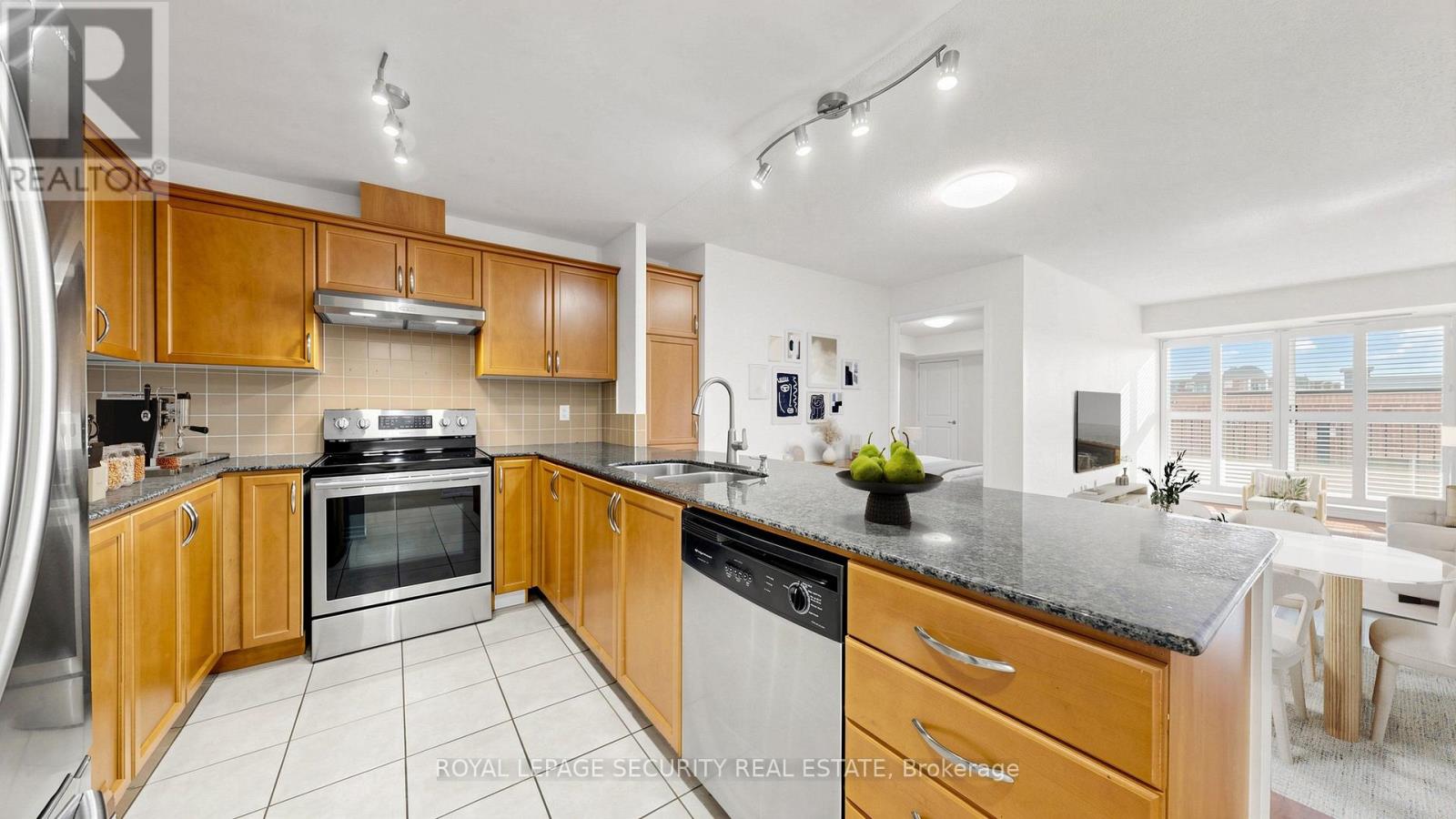 406 - 8026 Kipling Avenue Property Photo 22