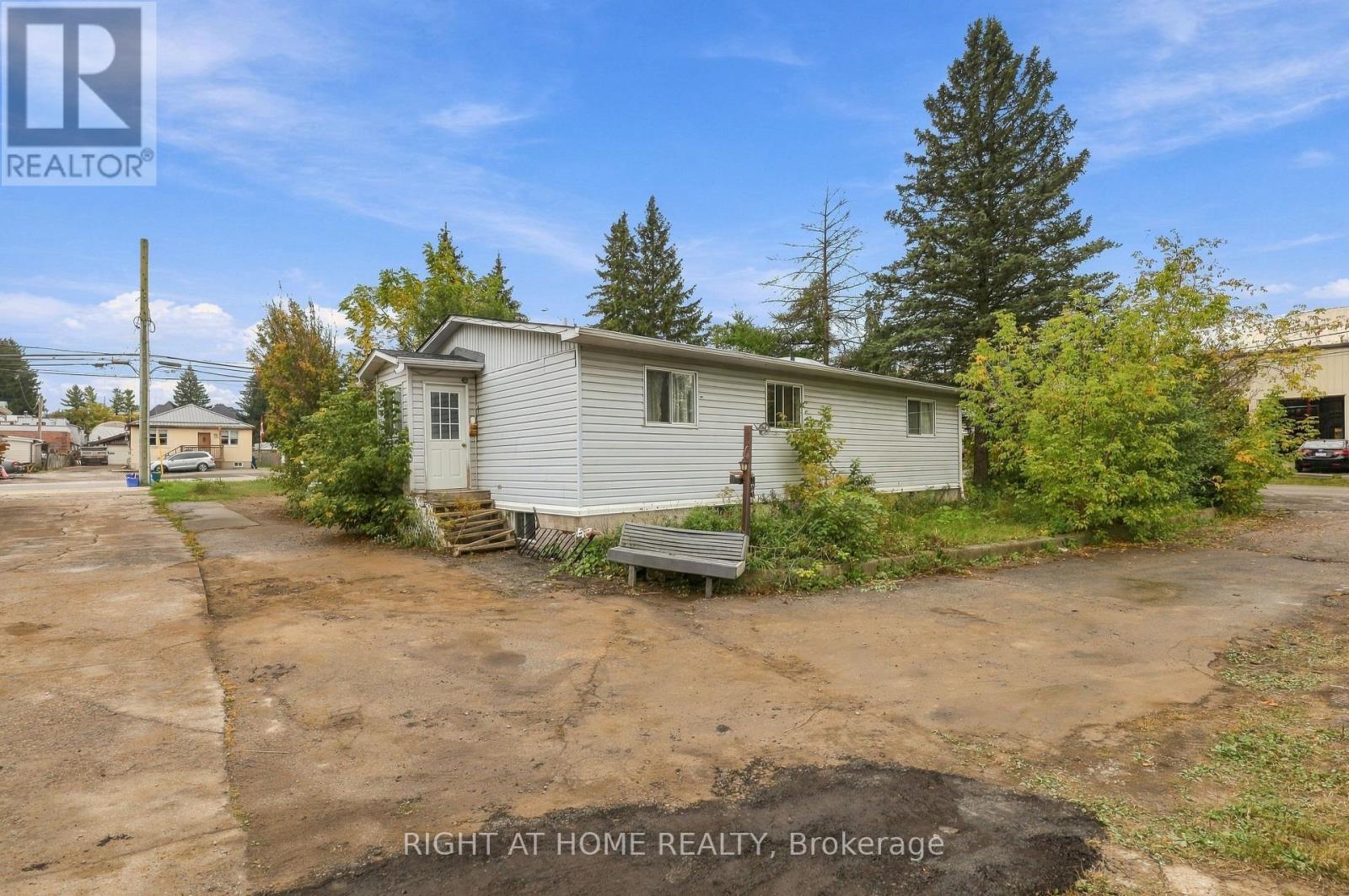 198 King Road Property Photo 2