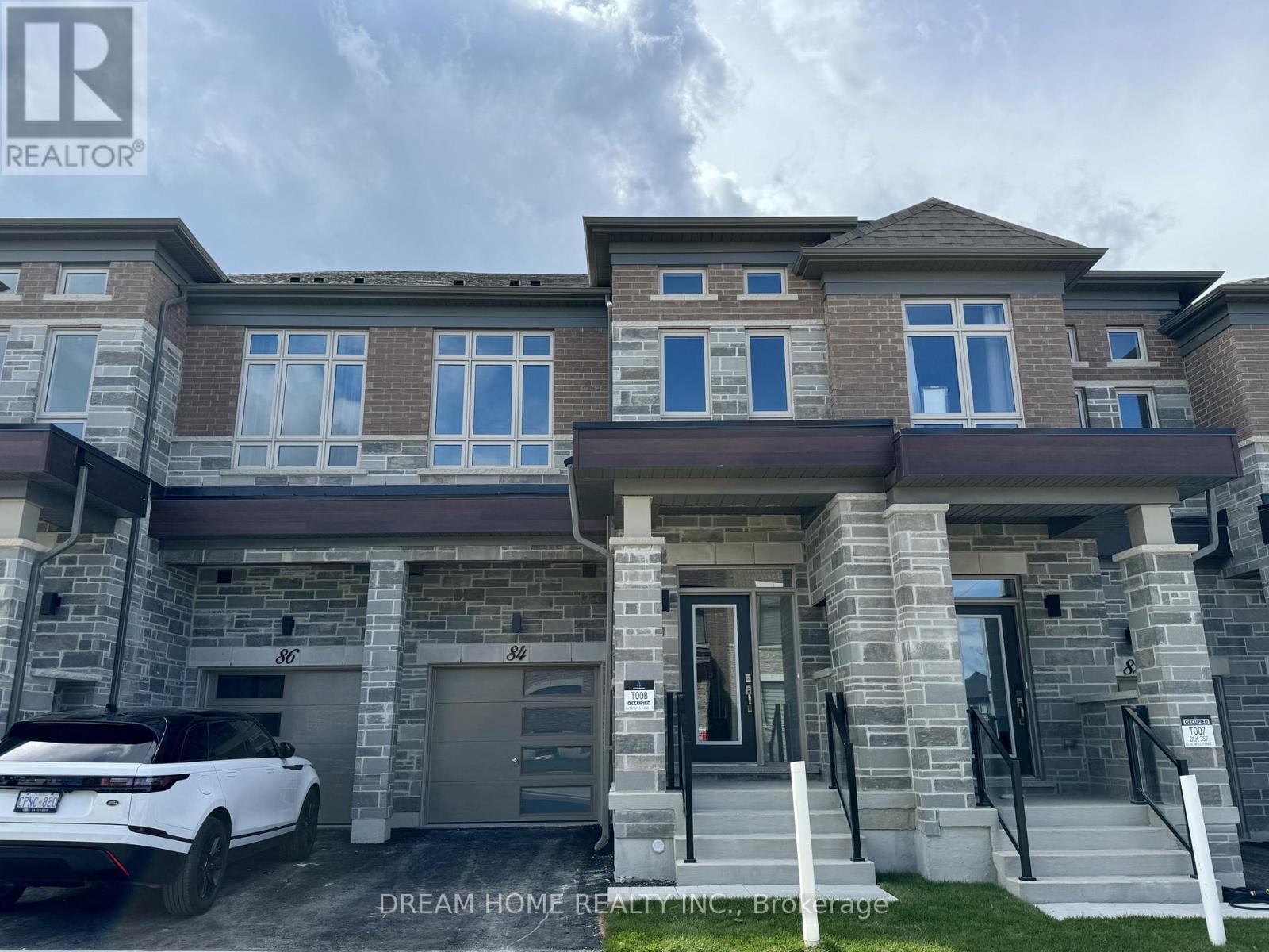 84 Tempel Street Property Photo 1