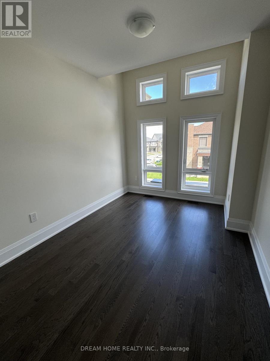 84 Tempel Street Property Photo 5