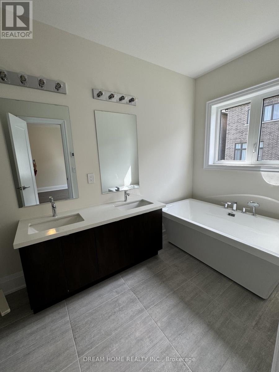 84 Tempel Street Property Photo 7