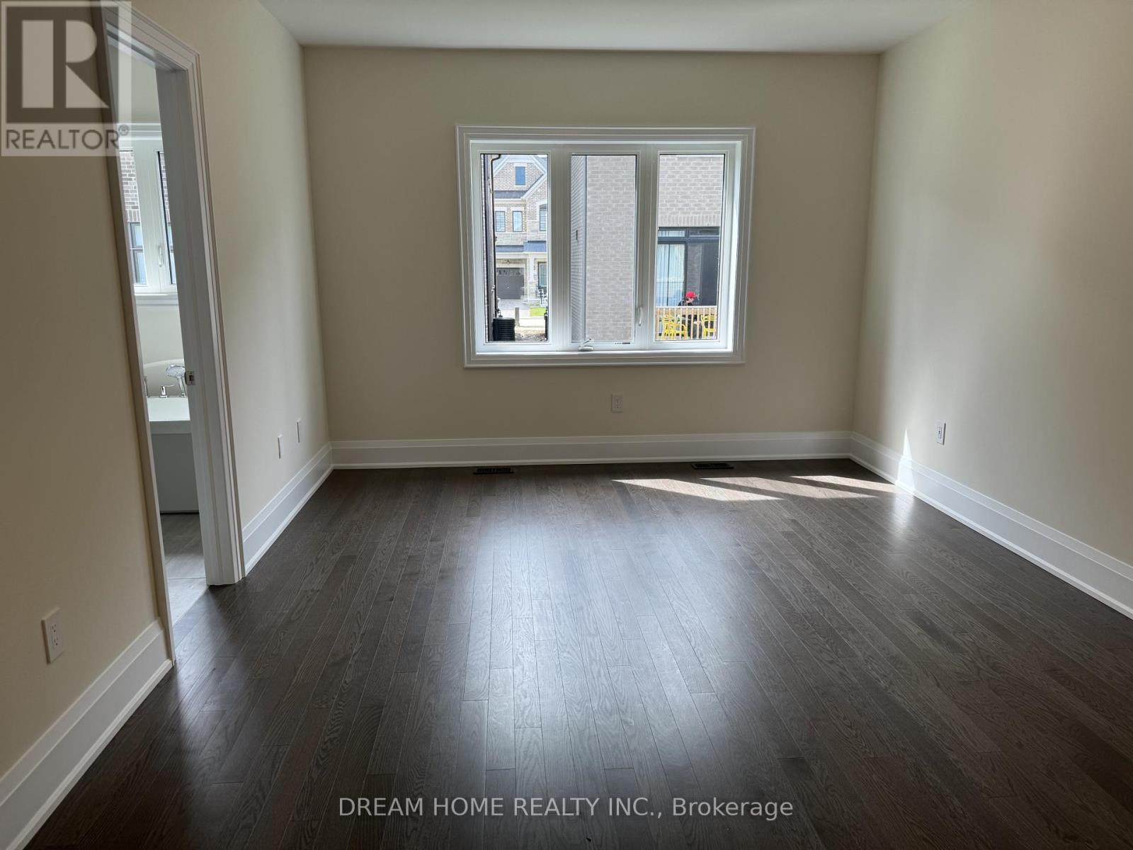 84 Tempel Street Property Photo 8