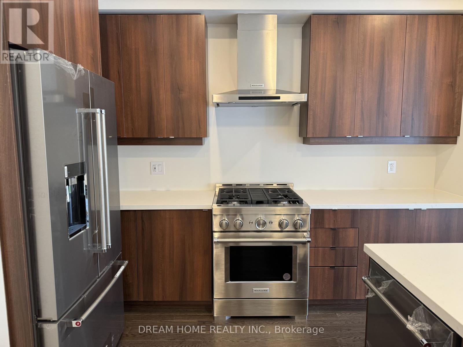 84 Tempel Street Property Photo 9