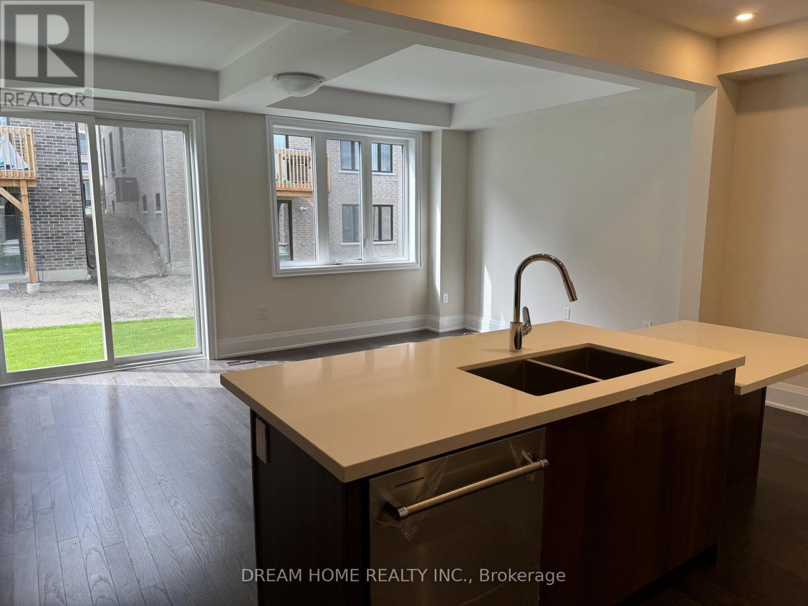 84 Tempel Street Property Photo 11