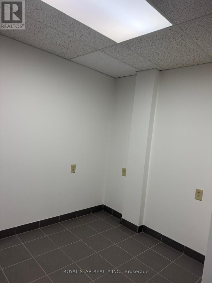 6 - 4040 Steeles Avenue W Property Photo 15