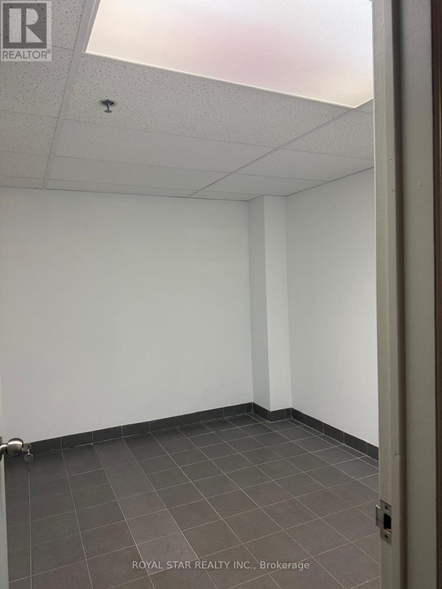 6 - 4040 Steeles Avenue W Property Photo 16