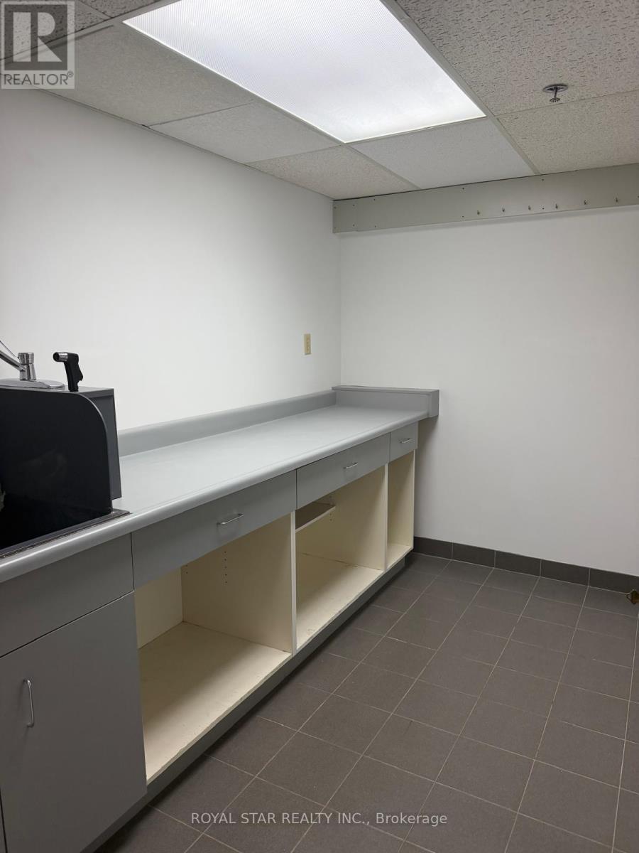 6 - 4040 Steeles Avenue W Property Photo 25