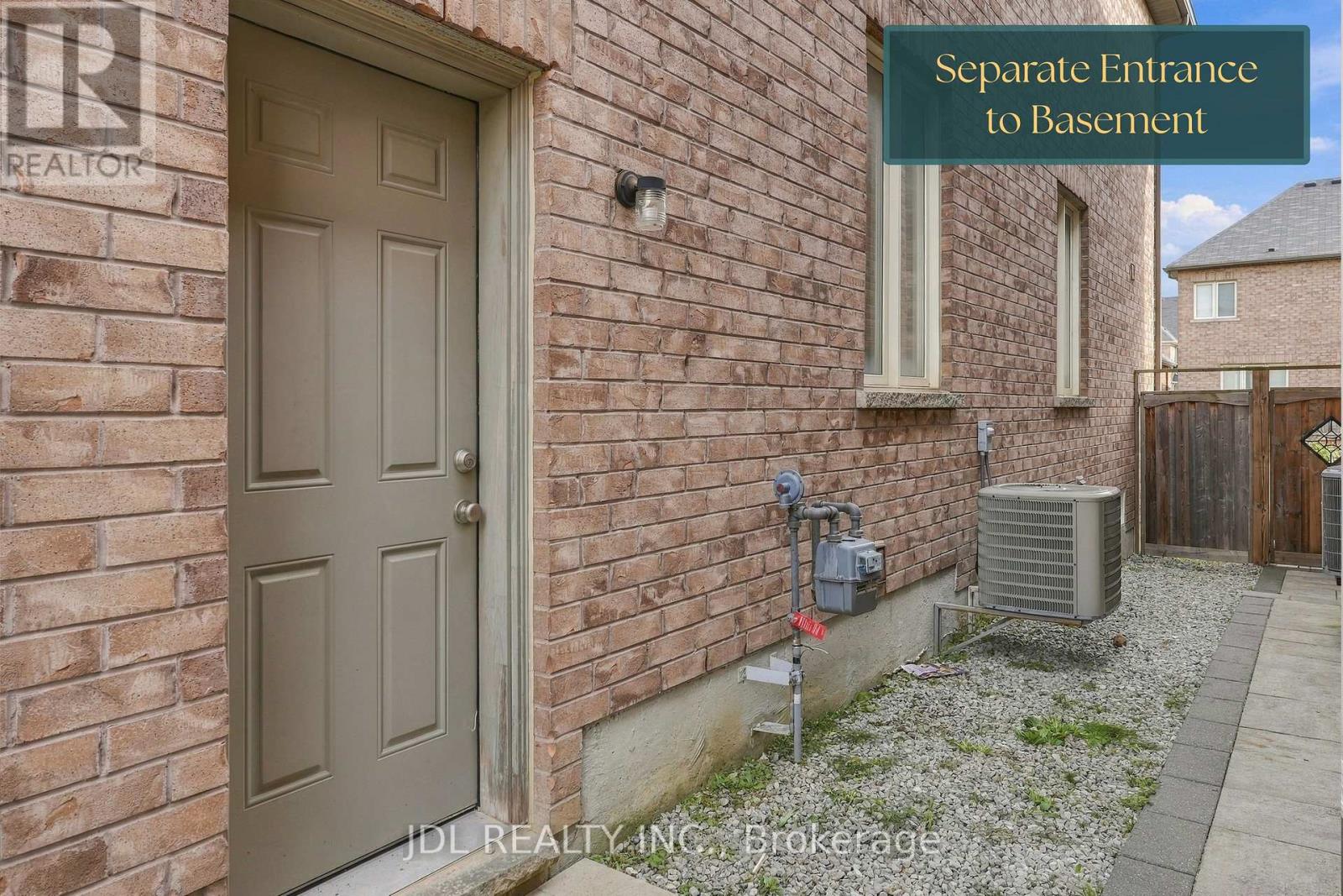 15 Beacon Point Street Property Photo 8