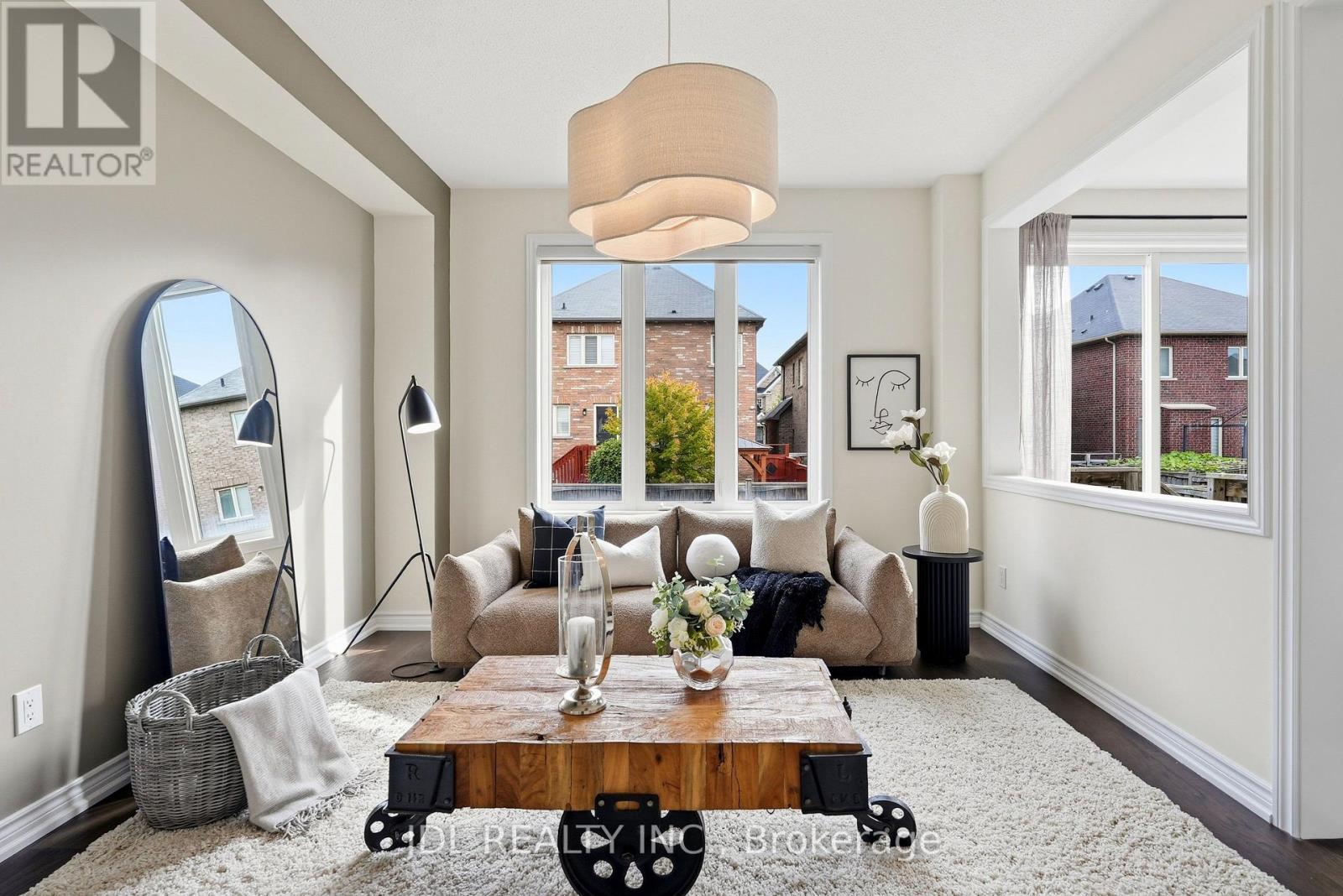 15 Beacon Point Street Property Photo 18