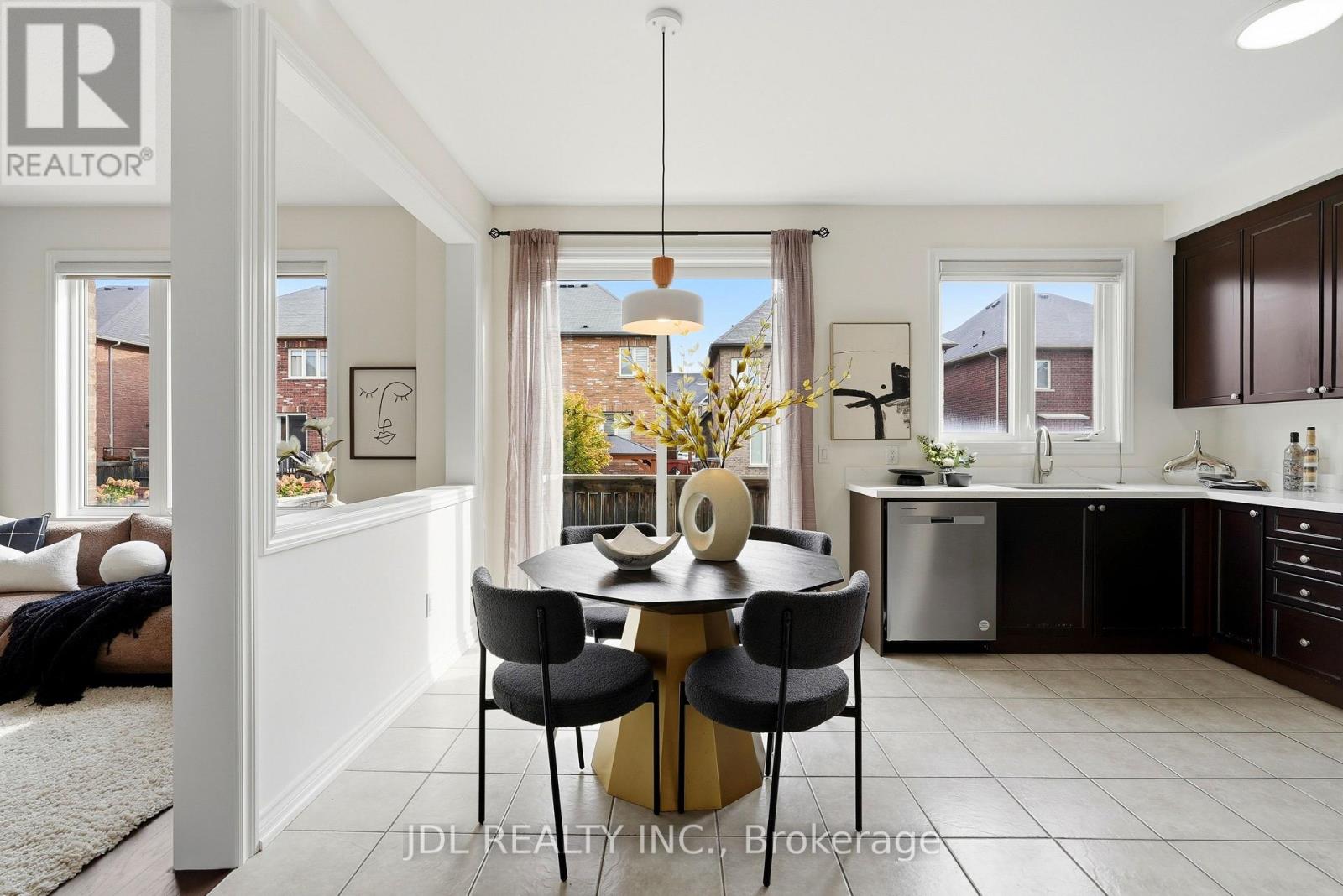 15 Beacon Point Street Property Photo 22