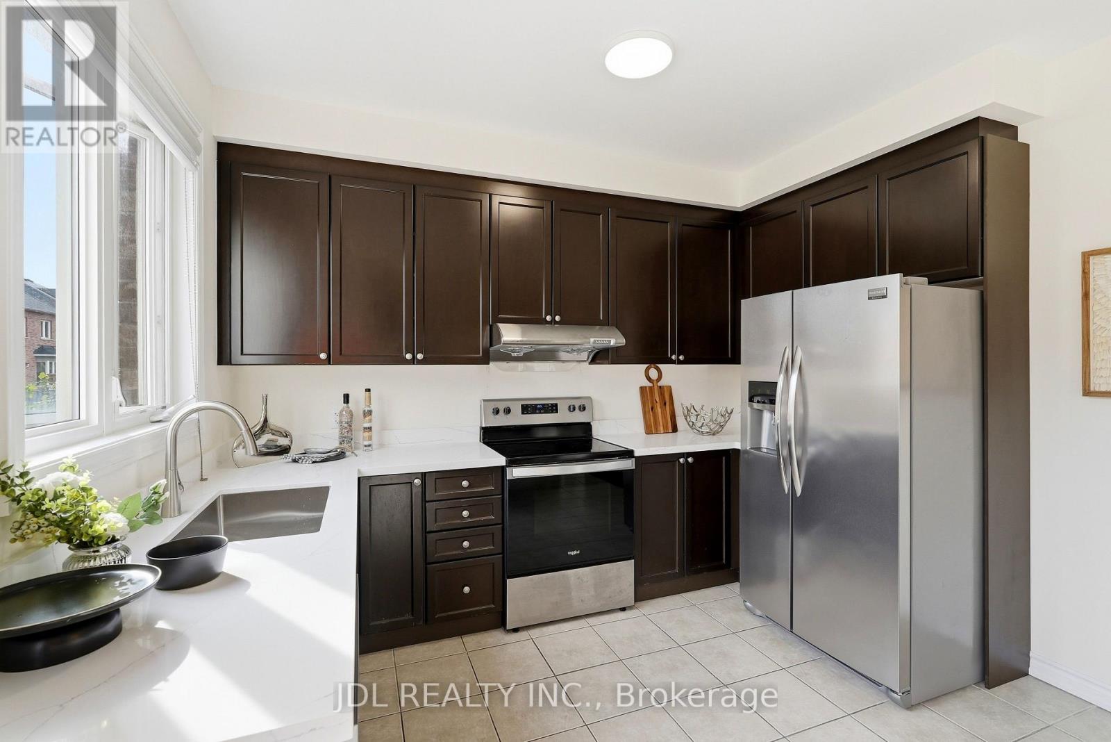 15 Beacon Point Street Property Photo 24