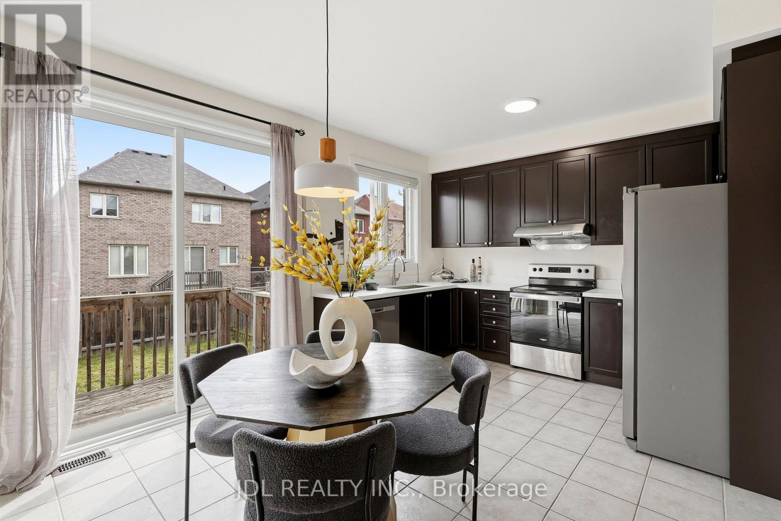 15 Beacon Point Street Property Photo 25