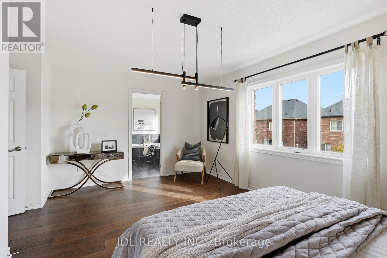 15 Beacon Point Street Property Photo 29