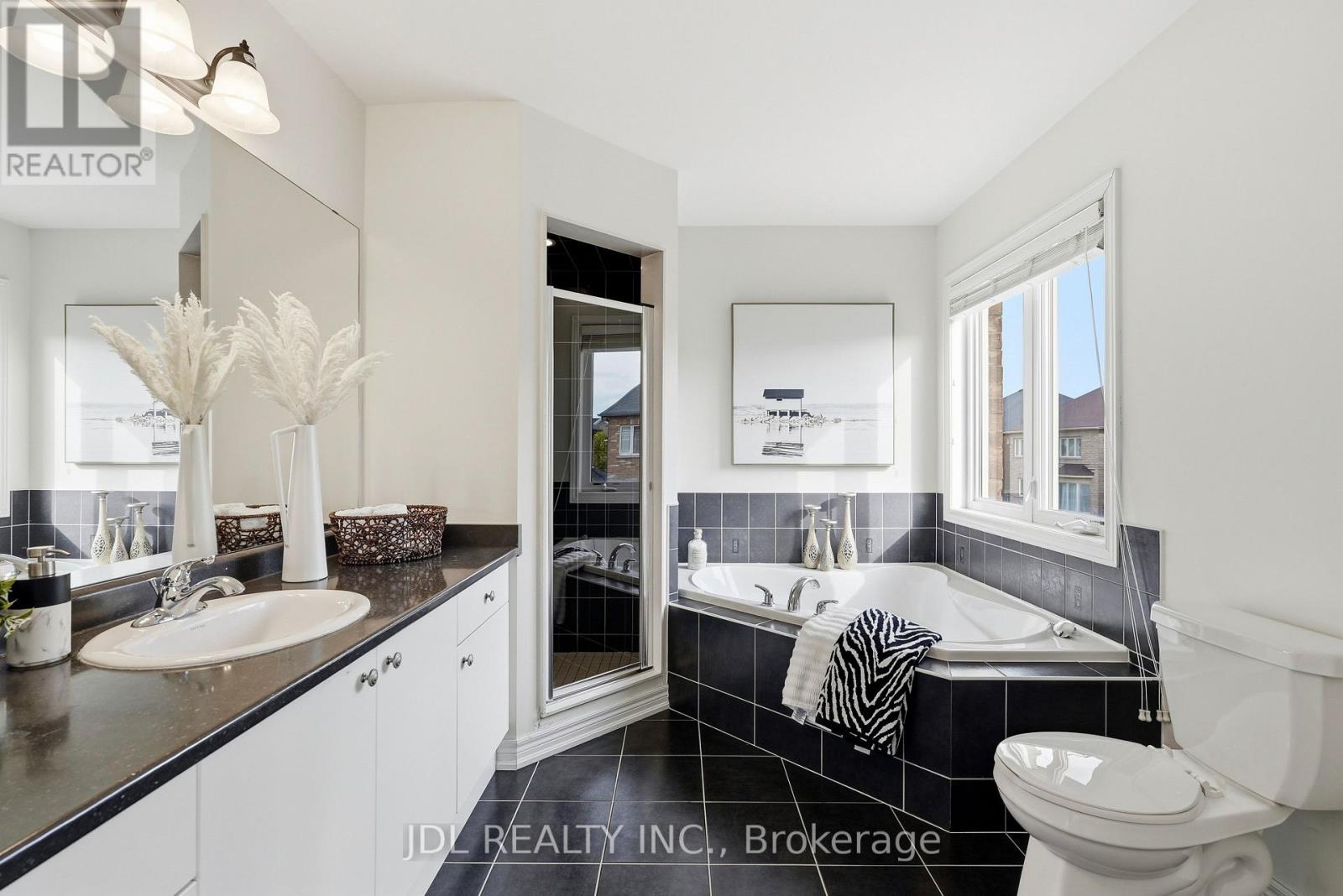 15 Beacon Point Street Property Photo 30