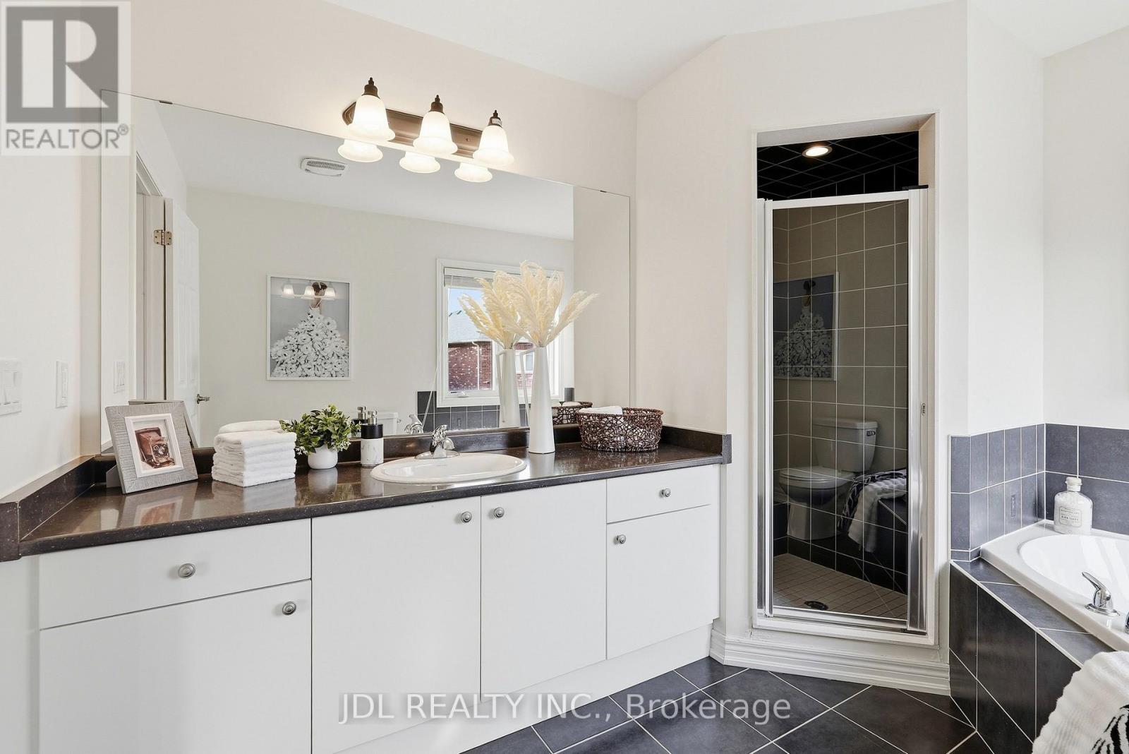 15 Beacon Point Street Property Photo 31