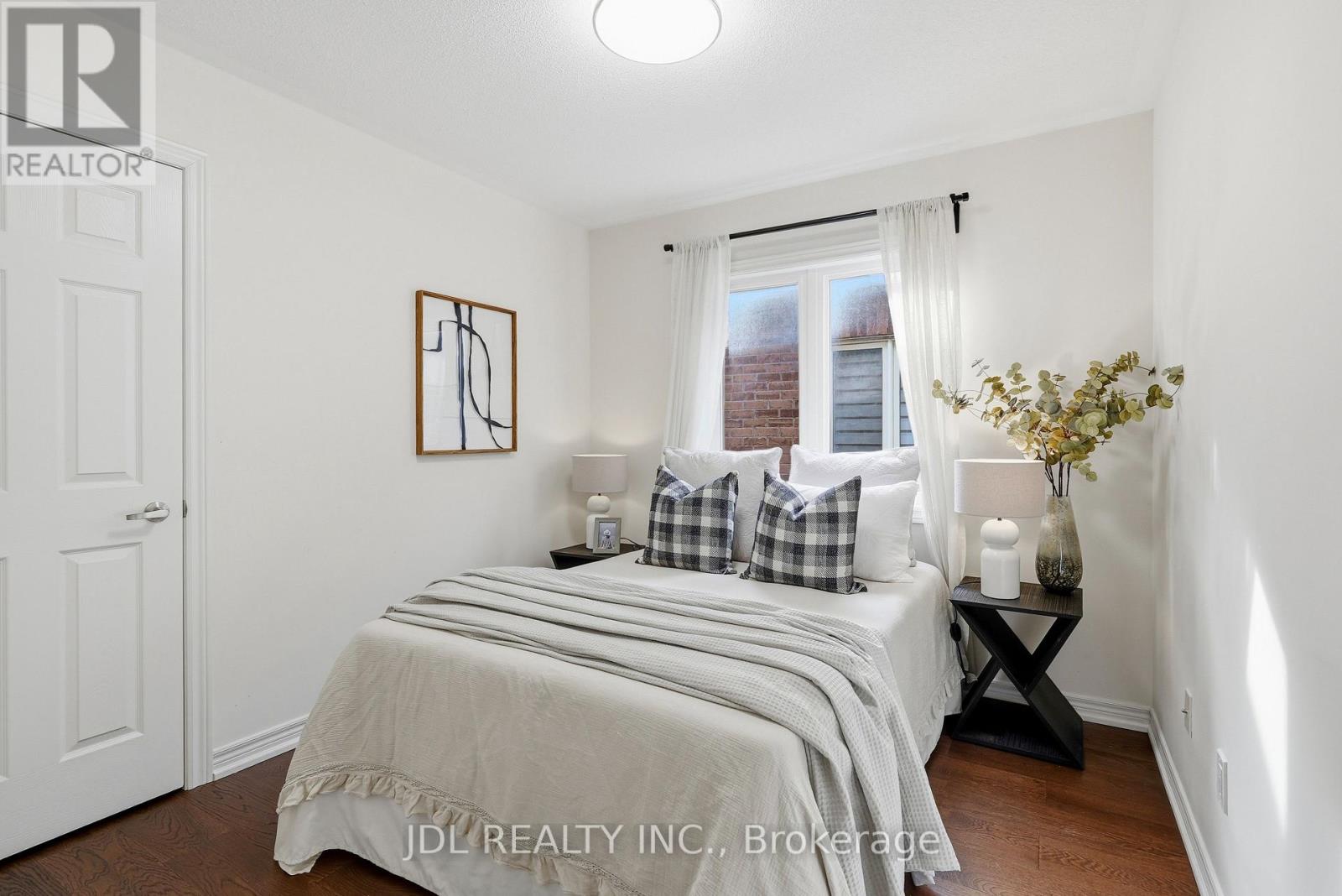 15 Beacon Point Street Property Photo 33