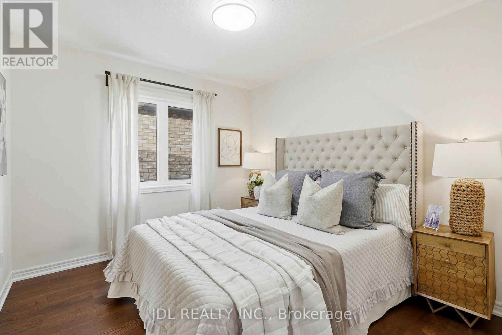 15 Beacon Point Street Property Photo 35