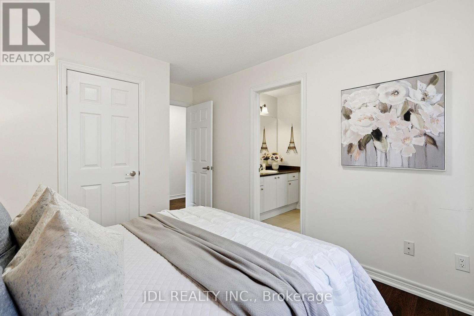 15 Beacon Point Street Property Photo 36